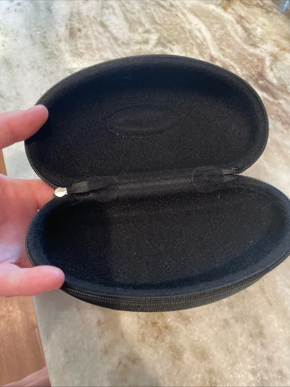Oakley Black Hard Clamshell Sunglasses Case Soft Interior
